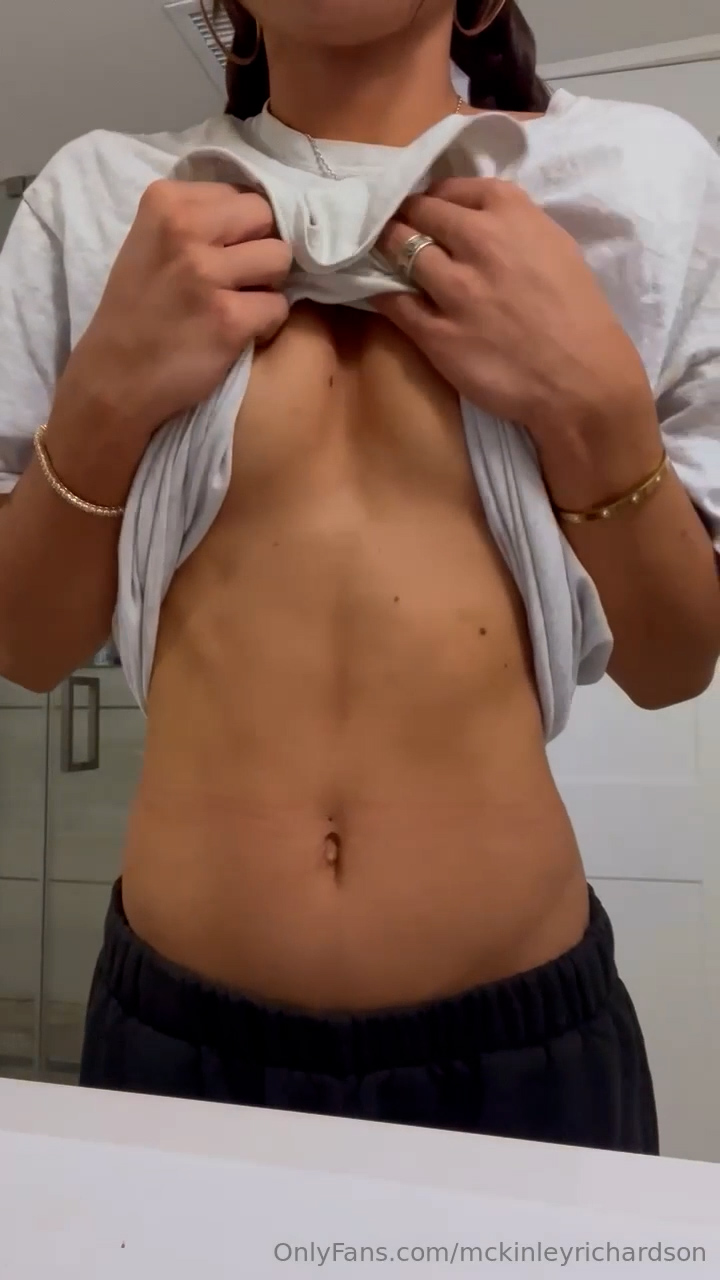 Mckinley Richardson Strip Teasing on Bed – Onlyfans Tape