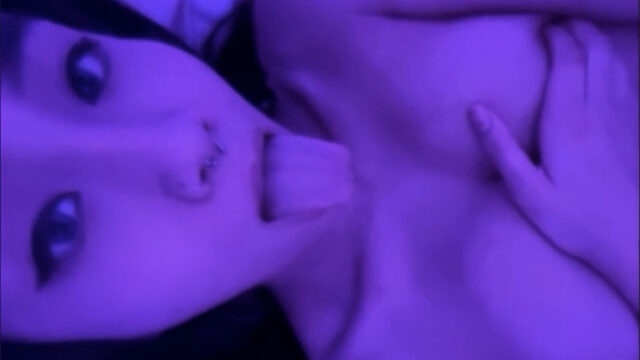 Kittynobi / Tiffanobi Naked on Bed – Onlyfans video Hot