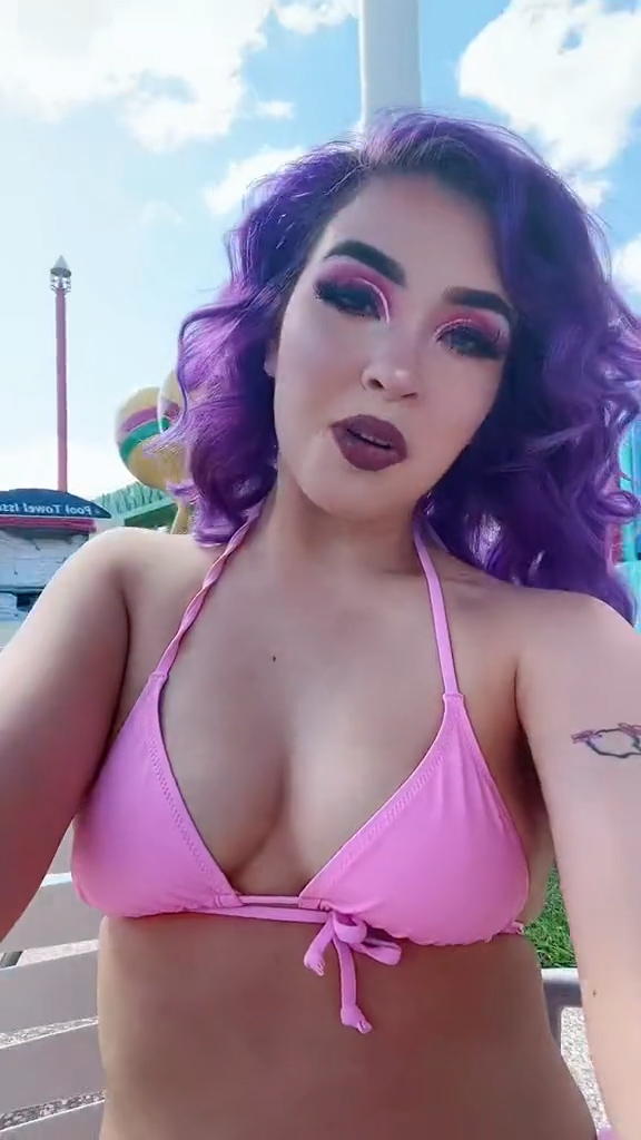 Maryroseliven Sexy on the Pool – Onlyfans video